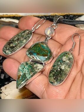 Chrysocolla Pair w Rainbow Moonstone Pendant & Earrings